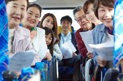 バス車内の画像